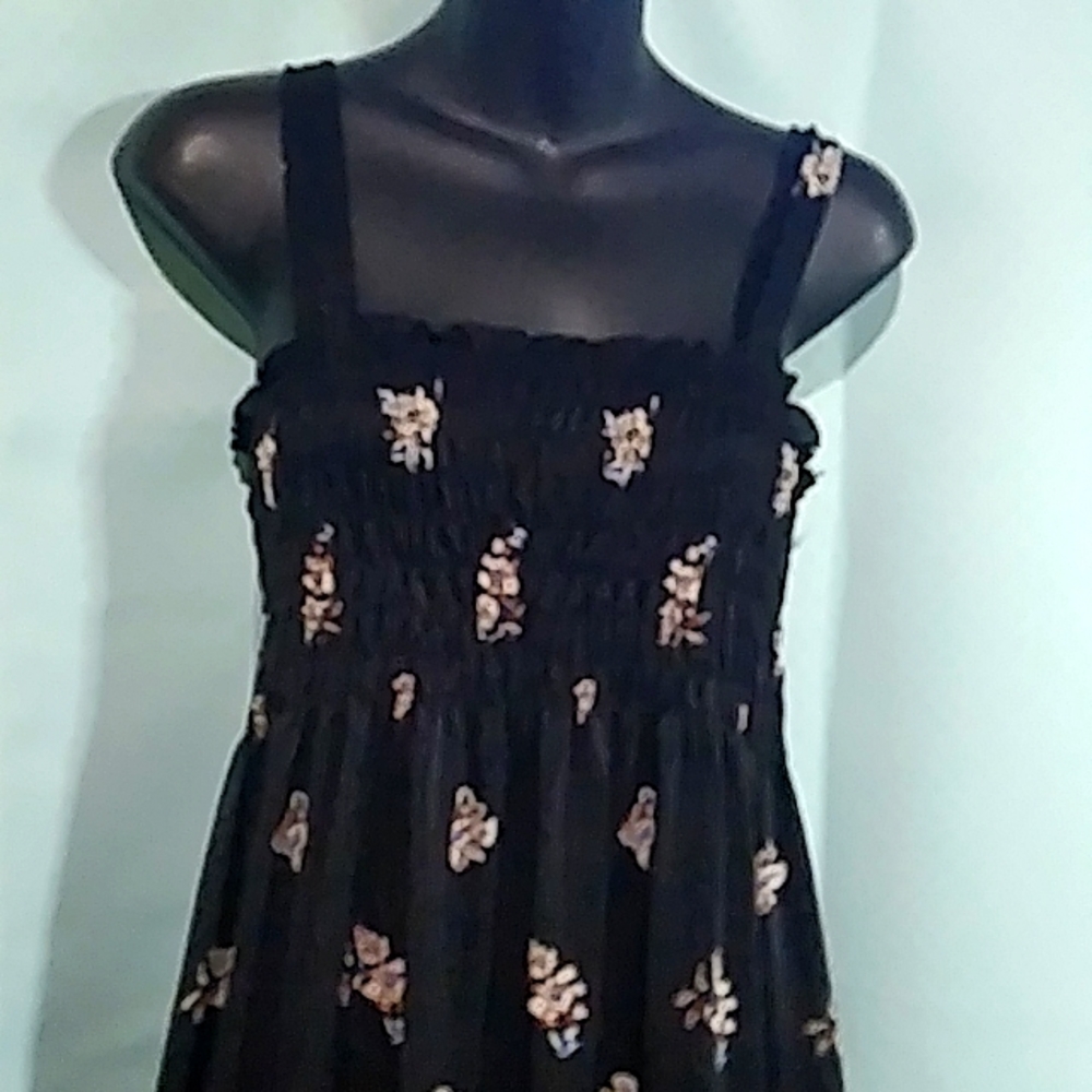 UNIQUE DRESS - Picture 4 of 8